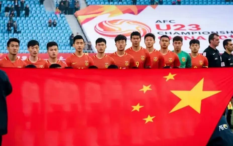 恭喜U23国足以小组第1名，首次进军八强赛。[赞]
一场艰难的比赛，小伙子们很拼