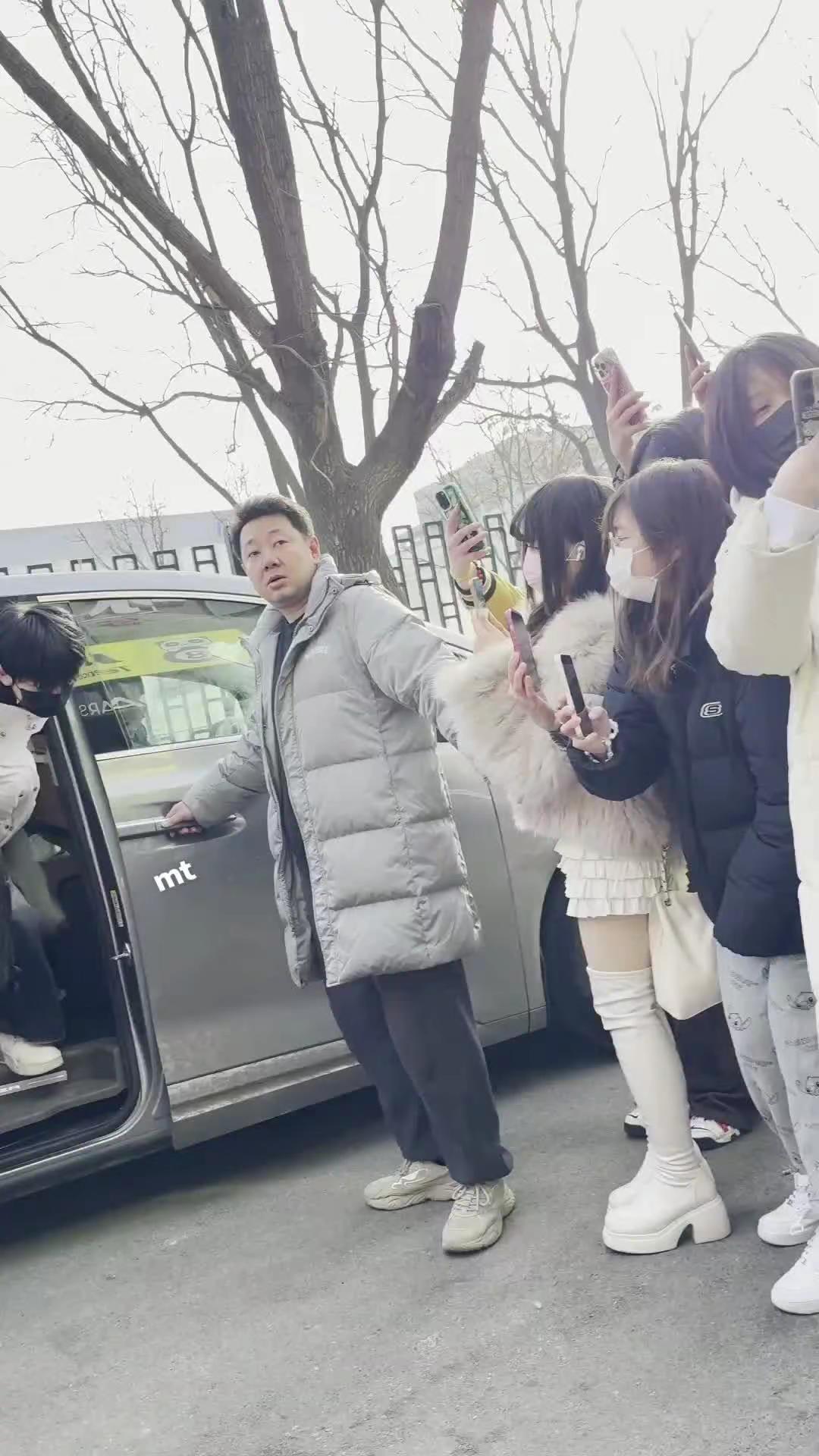 年少时候虔诚发过的誓 12.3岁时，最大的愿望便是去接你一次上下班