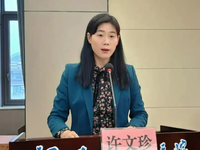 【#铜陵市立医院党委原副书记许文珍被双开#】#安徽反腐快讯# 日前，经中共铜陵市