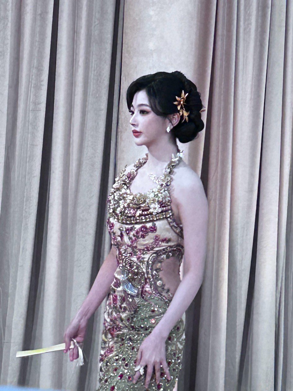 孔雪儿花孔雀孔雪儿民国孔雀公主花孔雀来了～雪儿今天完全窈窕淑女 