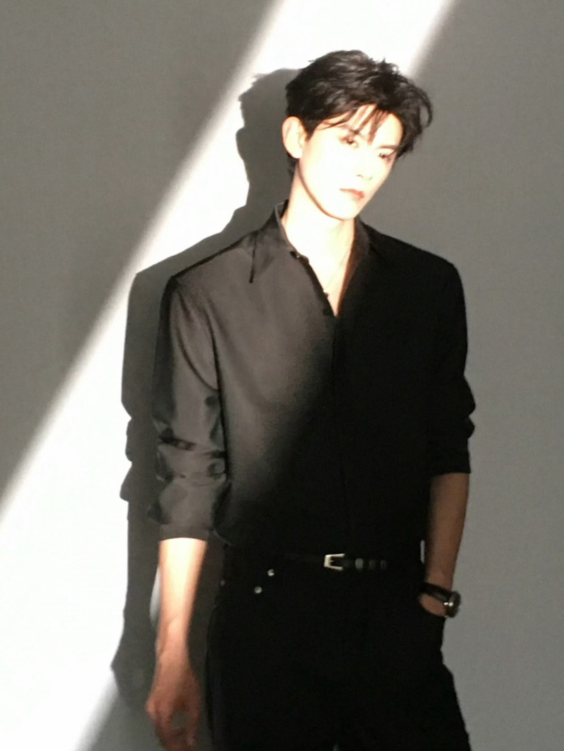 孔雪儿邓凯好六借位吻天呐‼️孔雪儿和邓凯好六开场舞竟然有借位吻！好好嗑孔雪儿邓凯