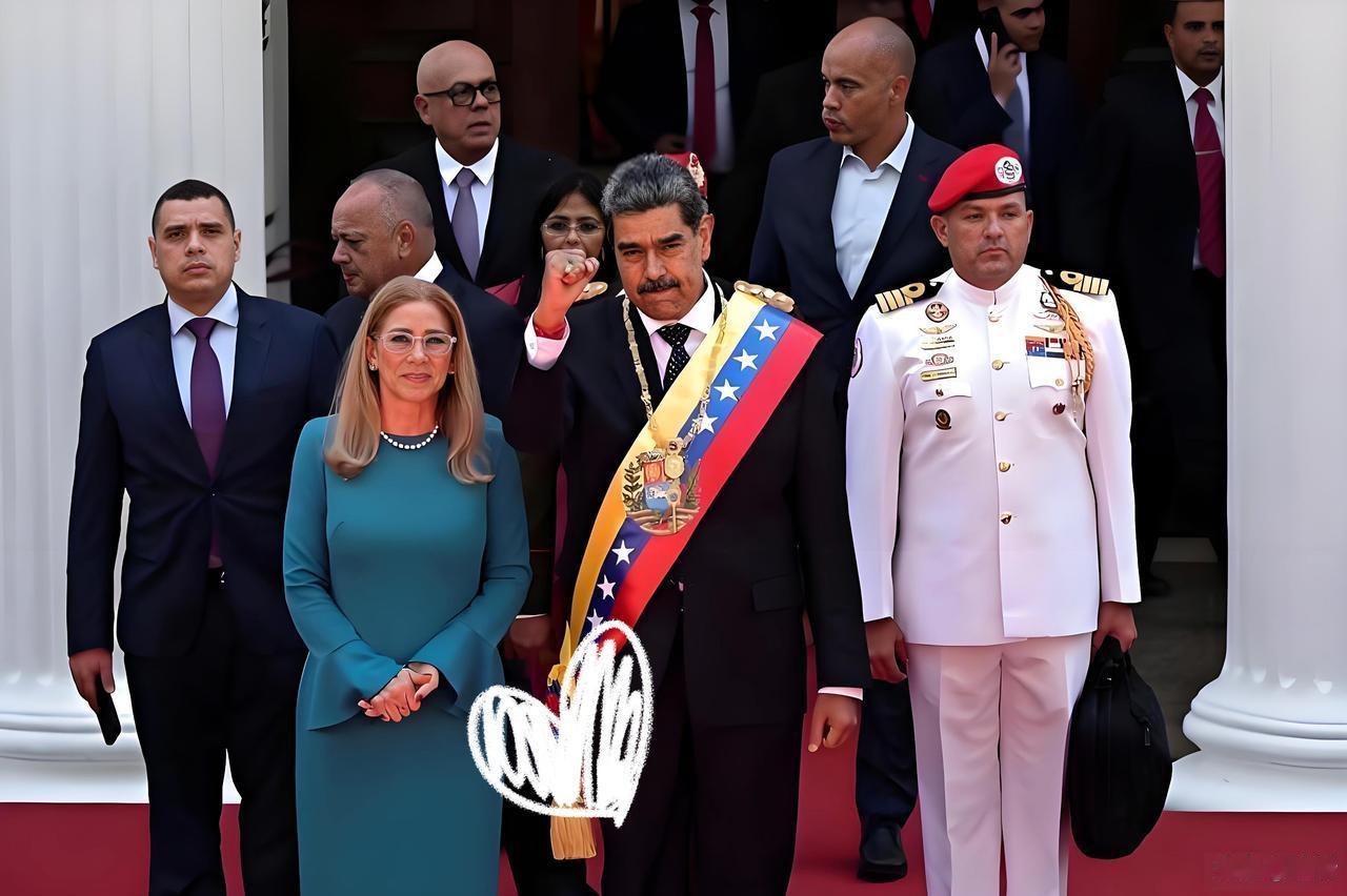 刚开打人就被抓了？
这速度简直离谱！

委内瑞拉好歹90多万平方公里，光人口就2