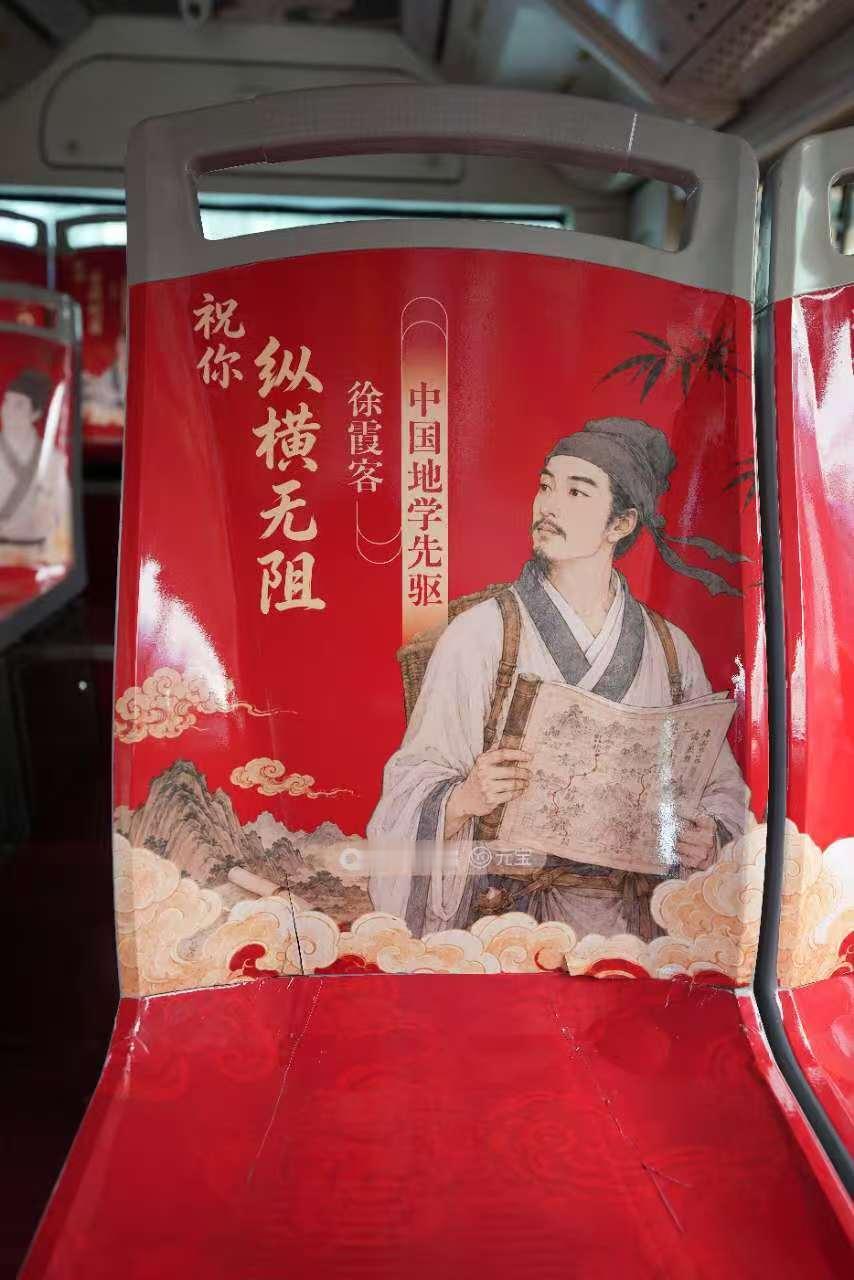 公交车上的中式硬核祝福 公交变身高考应援车，硬核又温柔的中式祝福，仪式感拉满，祝