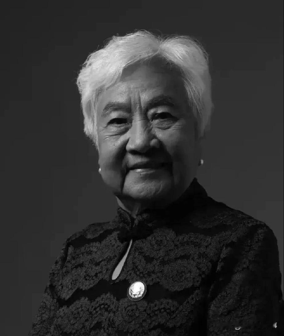 1977年，吴桂贤主动辞去职务，回到西北国棉厂，可就在回到陕西的当晚，得知姐妹们