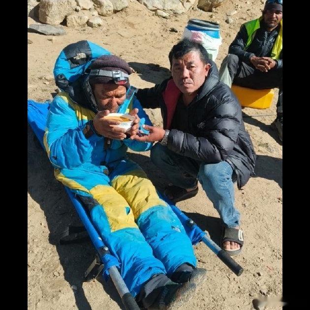 6天6夜被遗忘在死亡区，这哪是向导，简直是活生生的悲剧制造机😔 夏尔巴人在珠峰