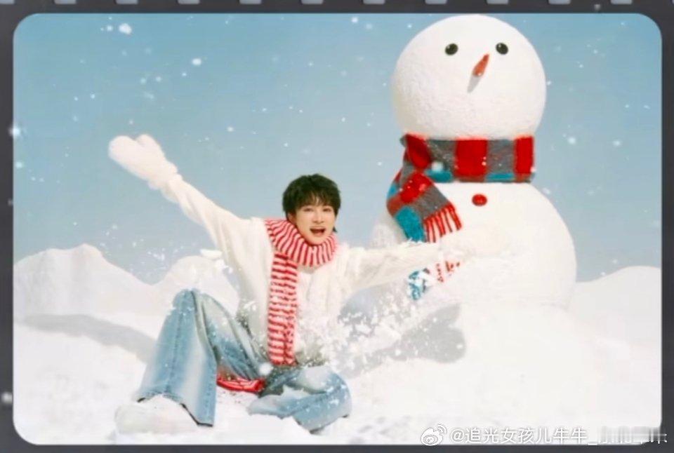 周深周深十二宫格写真  好柿子这张照片太适合当电脑壁纸了，发出来呗