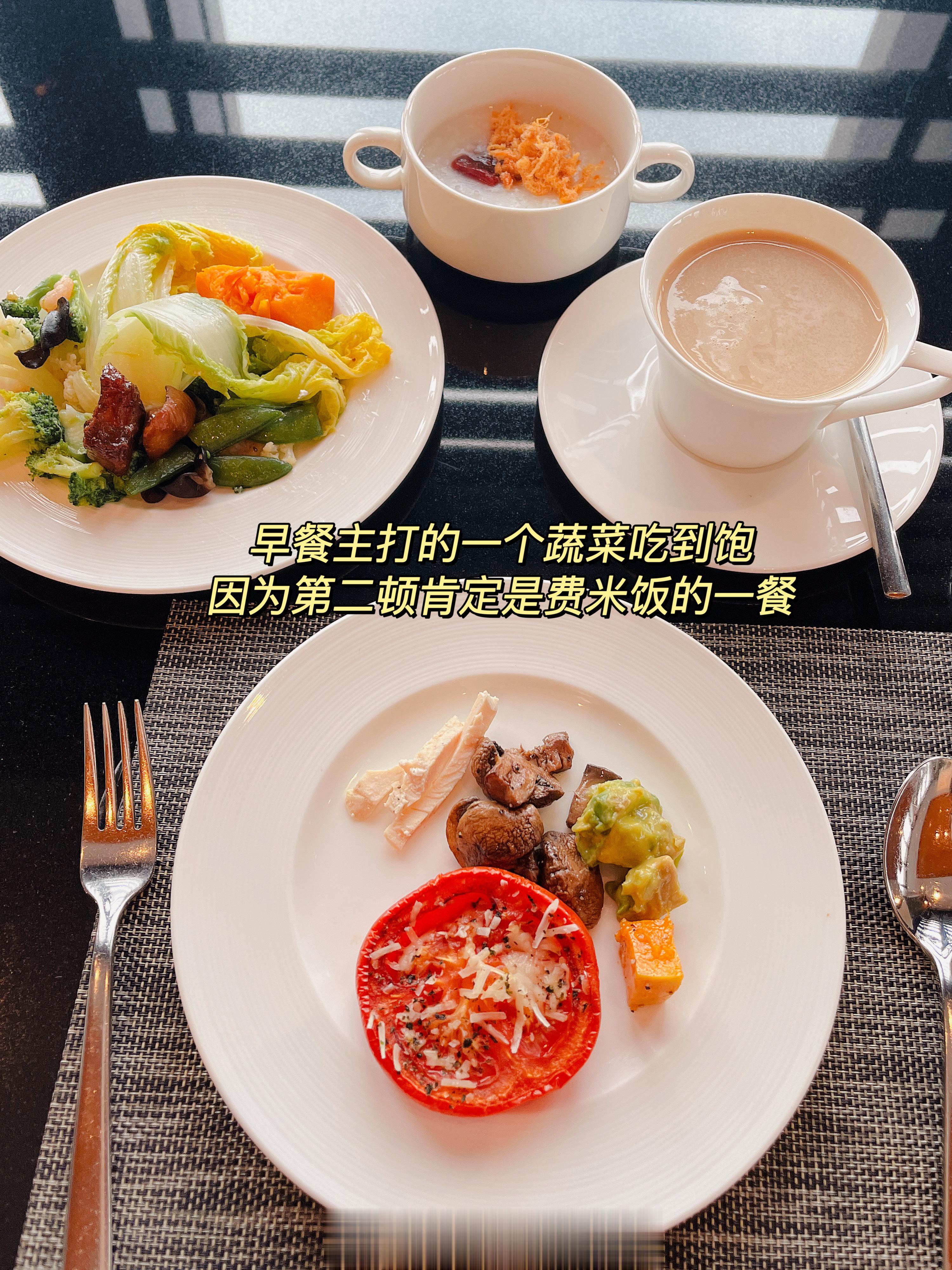 #日常# 这几天吃了这些[二哈] 重庆小面、花生粉熨斗糕、八秒土豆丝、红油抄手都