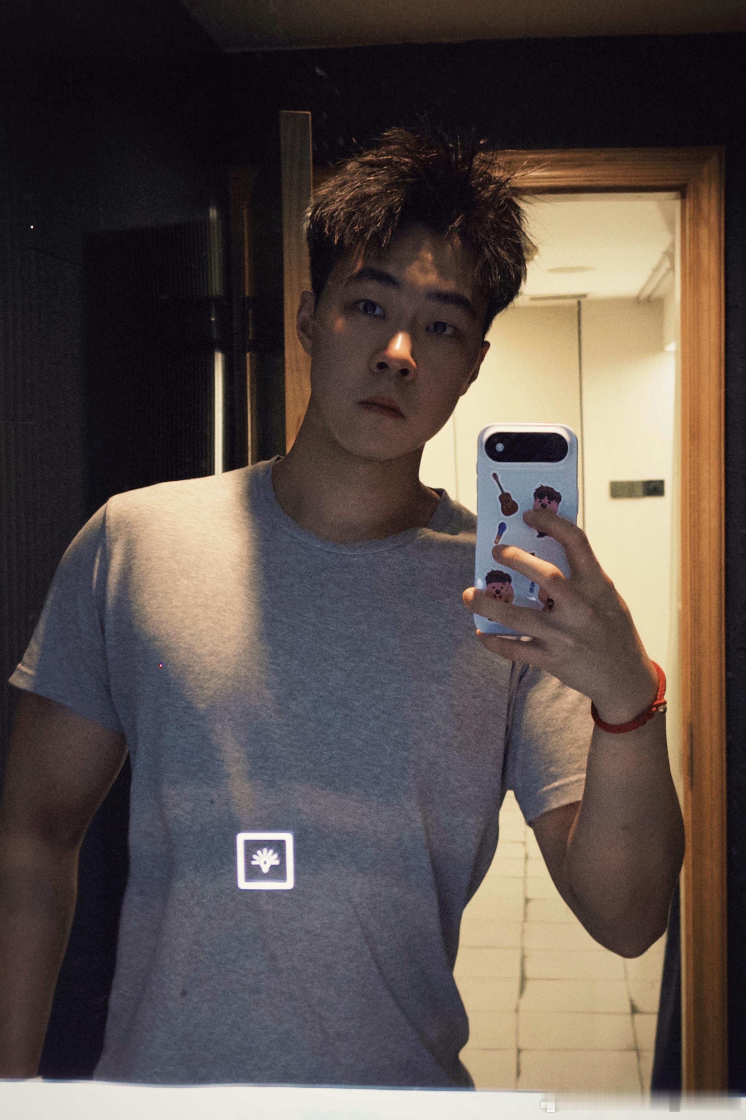 来剪个头发💇♂️整装待发明天去看ES9了蔚来es9我的日常plog