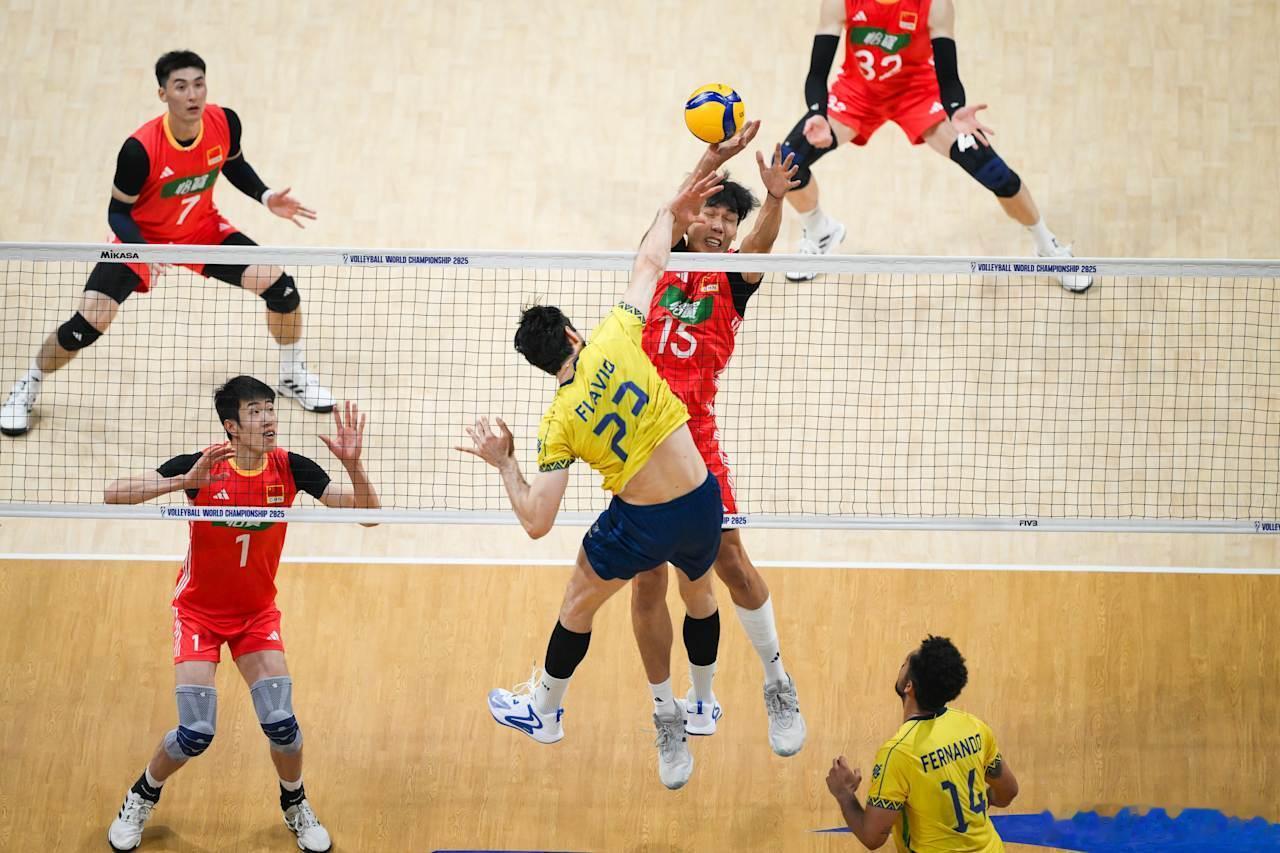 中国男排0比3塞尔维亚男排 拦网：彭世坤：13次触球，4分、6失误、3个撑起，效