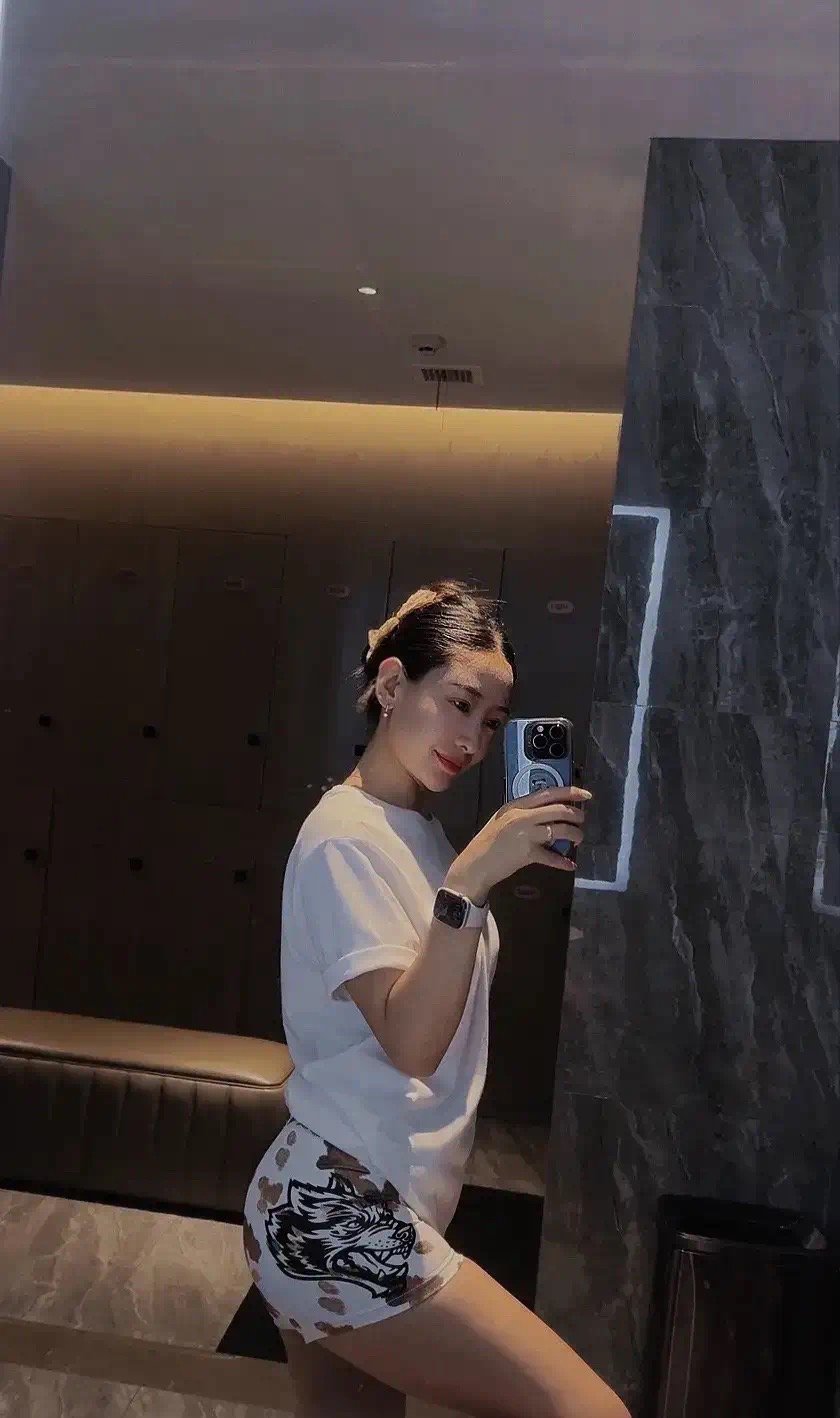 淑女自拍🤳正在进行中~ ​​​