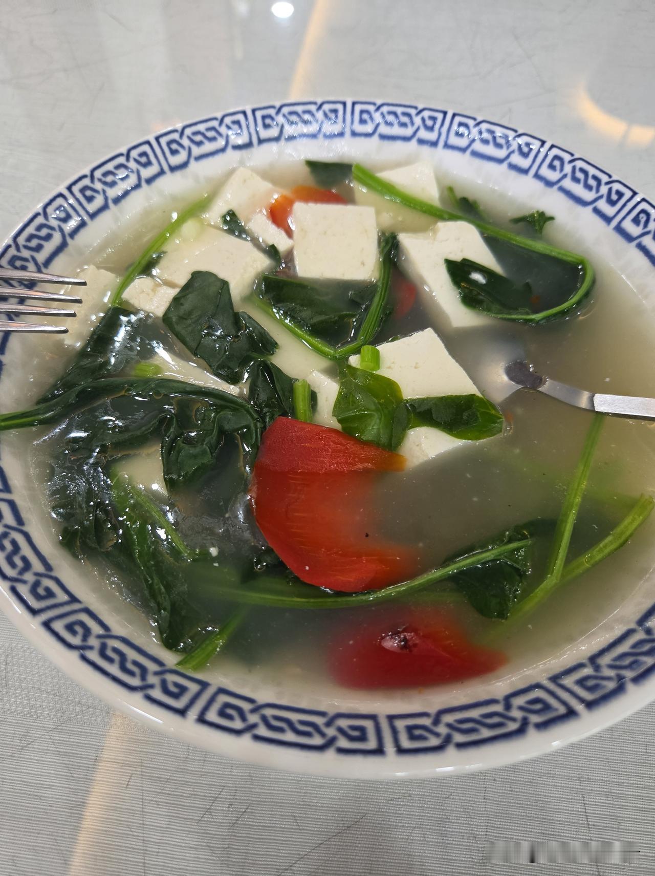 在东西方文明交汇的世界之都——伊斯坦布尔吃到了豆腐，菠菜豆腐汤，还有香辣鱼块，花
