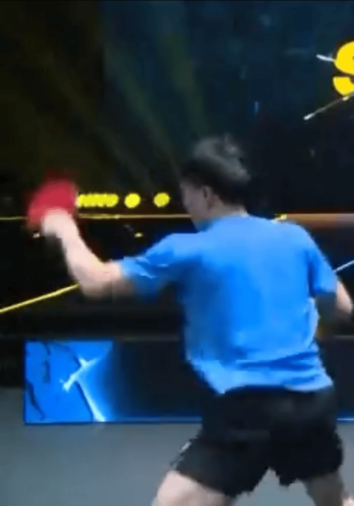 只是一个糊糊的打球男 ​​​