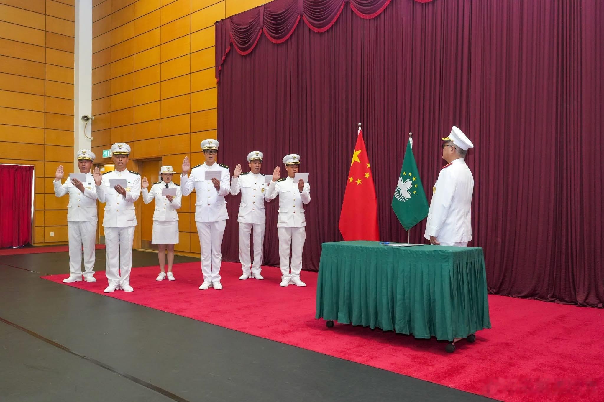 澳门消防局六名新任主管于昨日(2026-07-01)在澳门消防局总部暨西湾湖行动