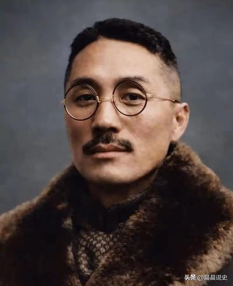 1934年，美女间谍把王亚樵勾引到了床上。岂料就在宽衣解带之时，她竟举起了手枪。