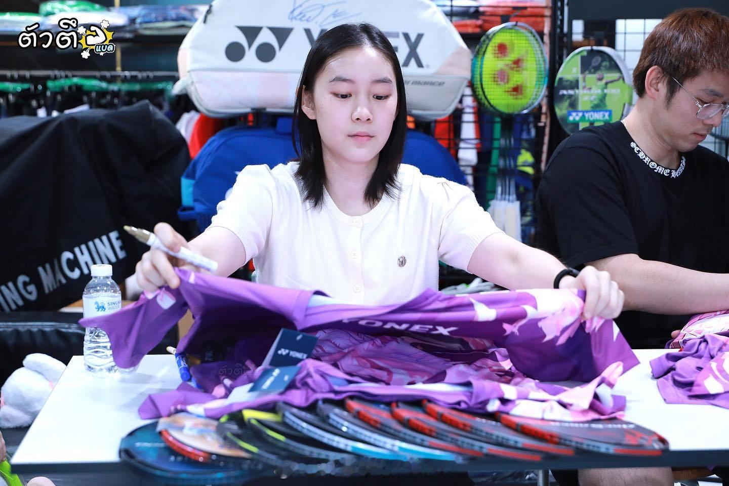 昆拉兄妹羽毛球