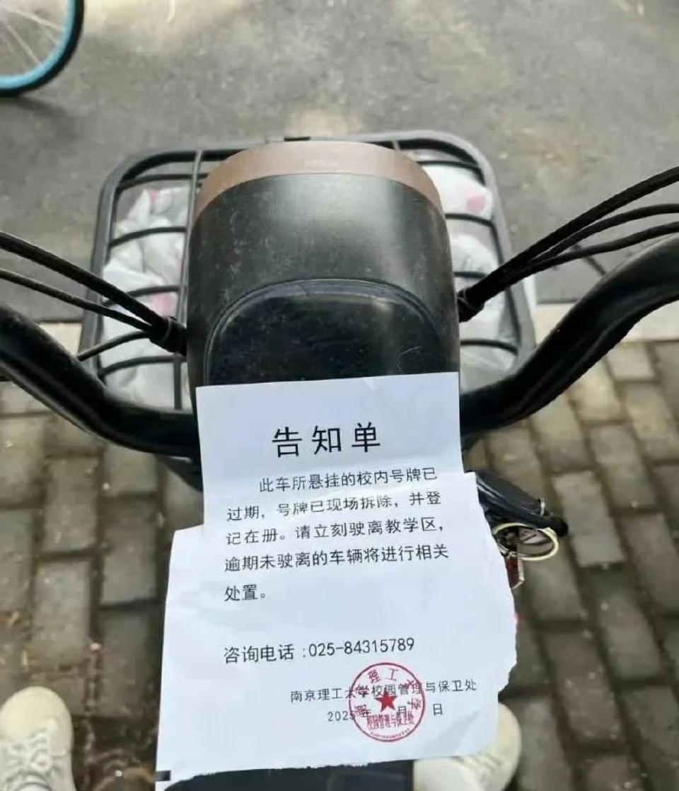 这算校园里的僵尸车吗？