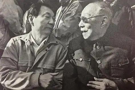 据原国家计委大院居住的老邻居仇荣亚的亲历者口述采访讲述：早年，朱镕基在国家计委担