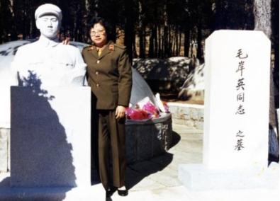 “岸英呀，这是我最后一次来看你了，我老了，以后没机会了。”2006年，刘思齐来到