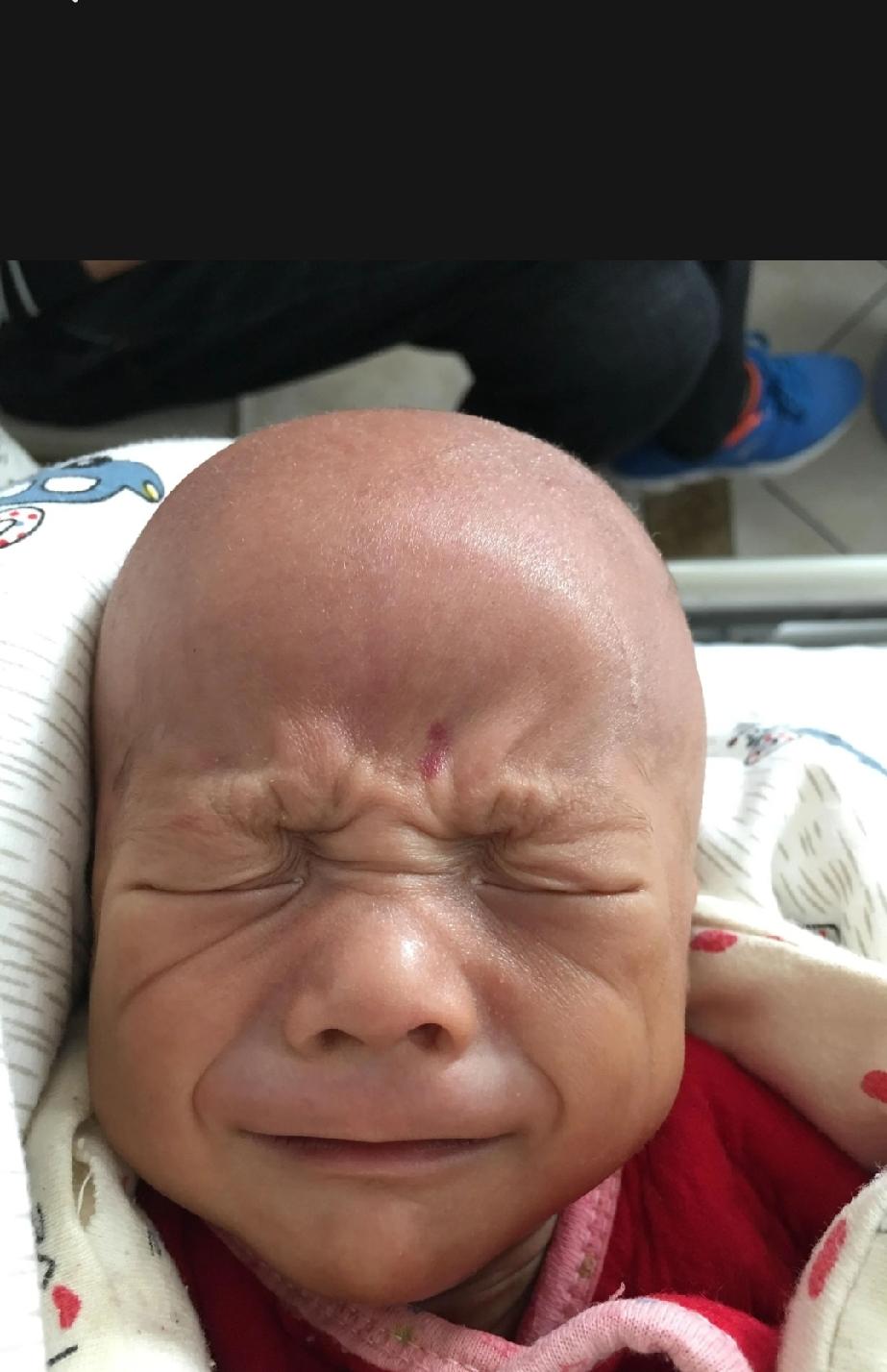 闺蜜的儿媳妇前几天生了一个小宝宝，可把这个刚当了奶奶的闺蜜高兴坏了。
本来想祝福