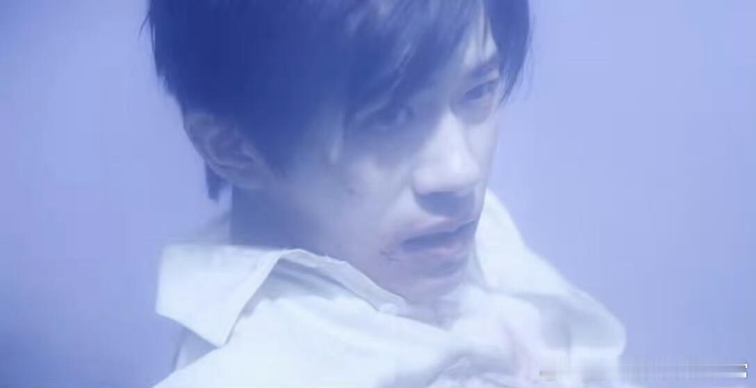 狂野时代的色彩美学真的给我眼前一亮，每一个角度都真的好美，完美融合，完全能让人沉