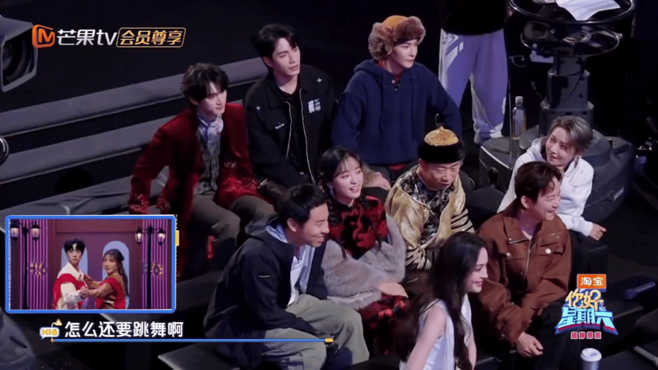 好六的开场舞主打一个全员参与谁都别想跑，台下的嘉宾有一个算一个，全都得上来给我扭