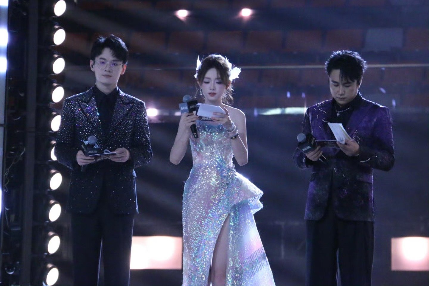 2025年度最佳解说主持灵儿恭喜灵儿、年度最佳说明一切，2026继续用专业知识为