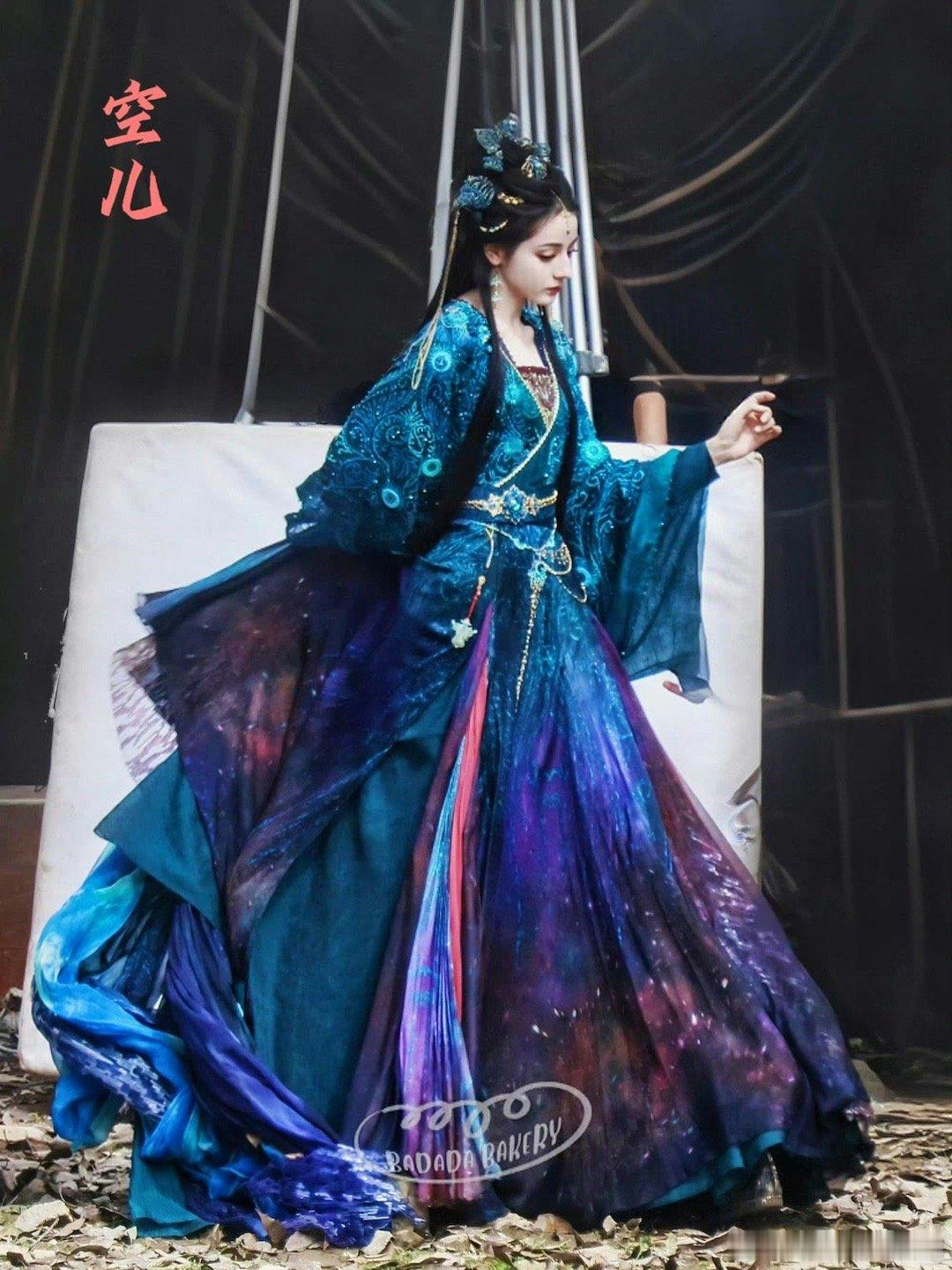 #迪丽热巴陈飞宇慕胥辞情侣装#好喜欢这条裙子像孔雀🦚 ​​​