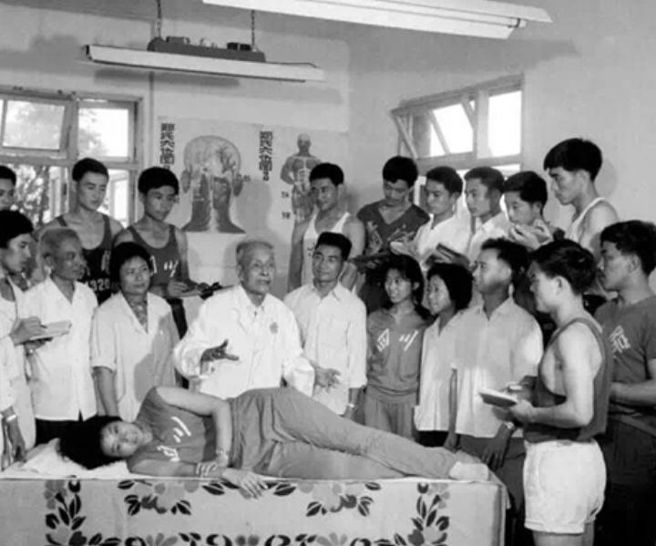 64年，周恩来接见武学大师，大师一句话，周恩来直夸：名不虚传！
“1964年3月