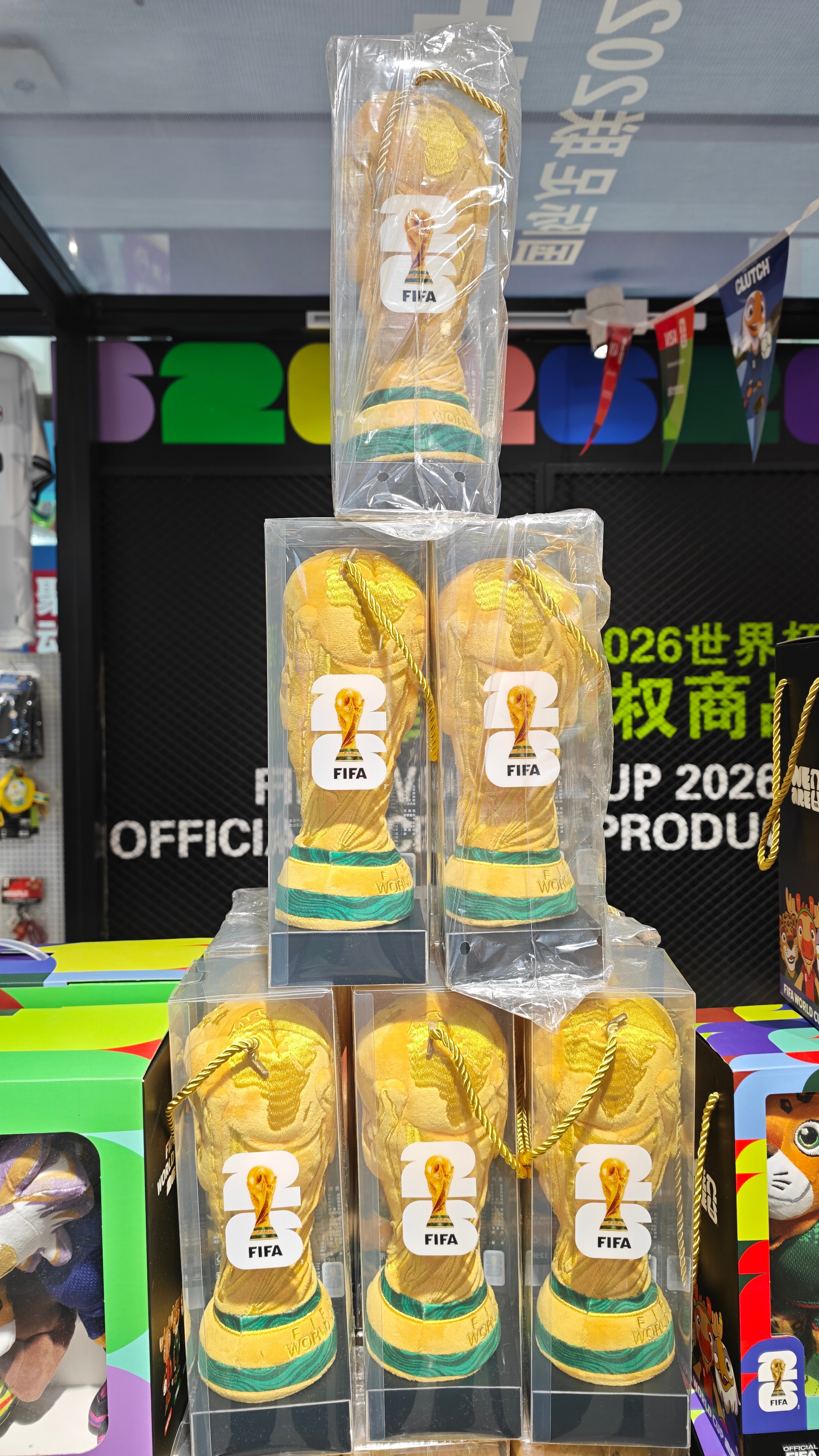 当前市场结构性分化、月末资金兑现、半年报临近波动加大。切勿满仓梭哈热门赛道，严控