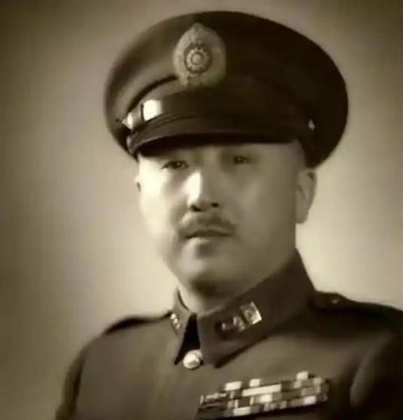 1938年4月19日，卫立煌抵达西安。此时距离他访问延安只有两天，一项很快执行的