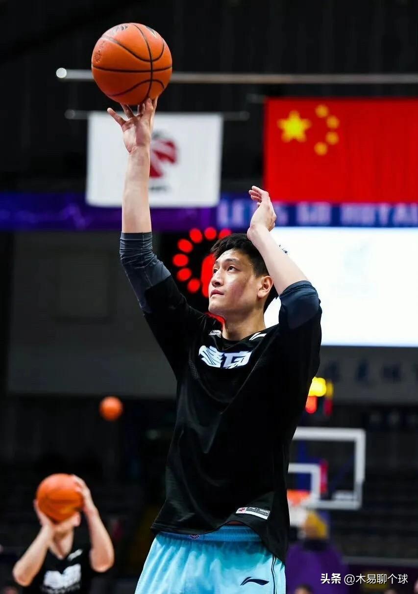 广东男篮内线铁闸最佳人选浮现；完美适配！
广东男篮本赛季因为内线深度不够在1/4