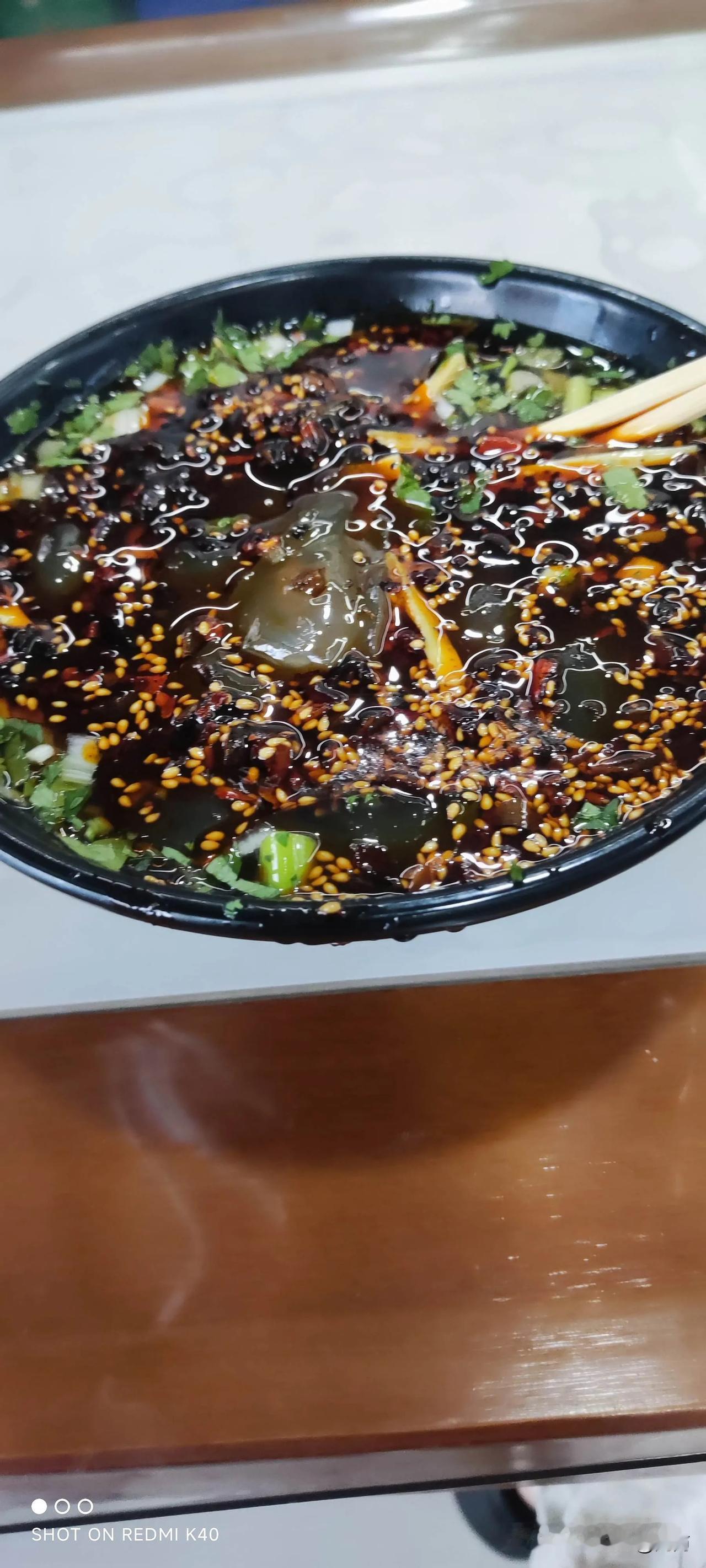 大同产~可以喝的凉粉
软软的，你就吸溜哇。
