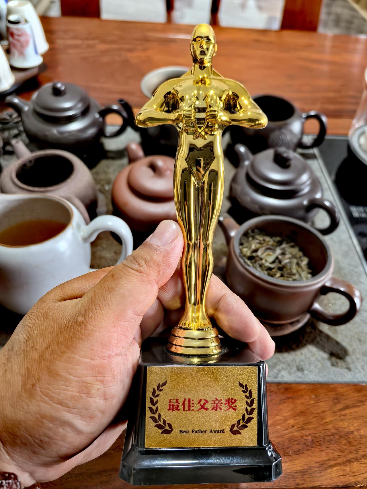 夏至遇上父亲节，时光仿佛在这一刻变得格外温柔。清晨的第一缕阳光还没散尽，便收到了