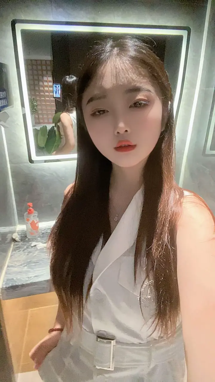 缺女朋友吗？不缺就算了😂