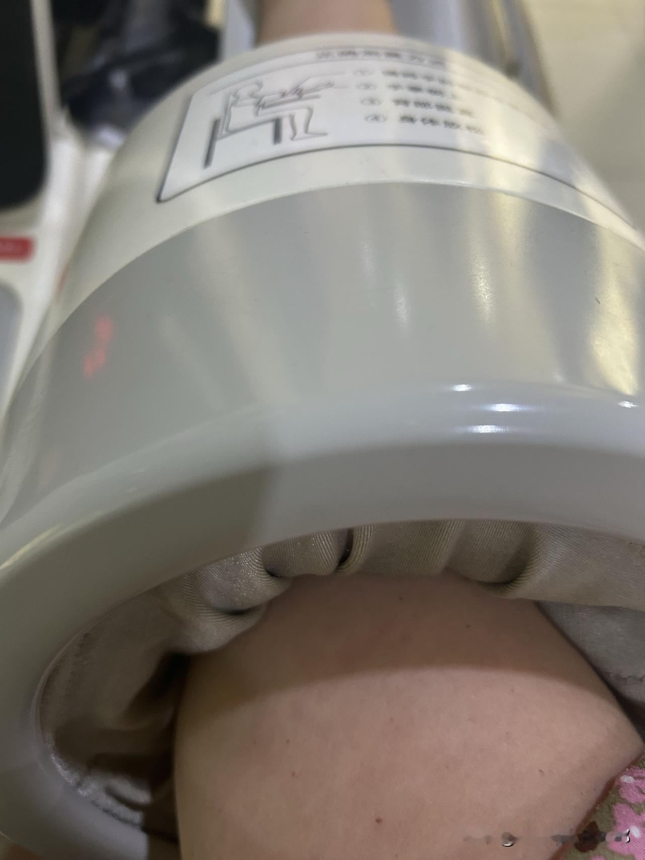 今天去医院给婆婆检查身体，走在分诊台量了一下血压，一个左胳膊，一个右胳膊，量出的