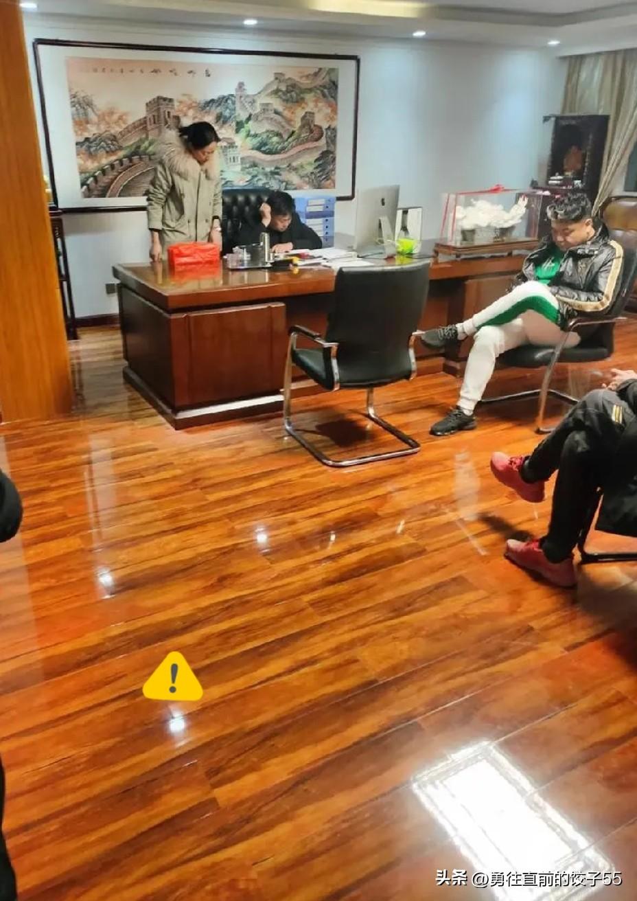 刚看完这个包工头的遭遇，心里堵得慌，又觉得无比痛快。

360万的血汗钱，甲方大