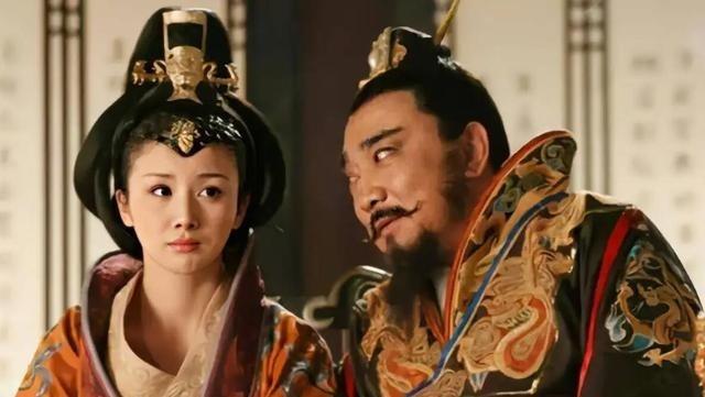 在唐末乱世中，一个市井无赖竟能逆袭成皇帝，这背后藏着多少血腥与机遇？882年，同