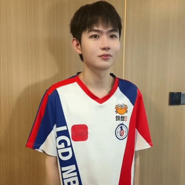 有点犯规了吧被凶了就撒娇卖萌 