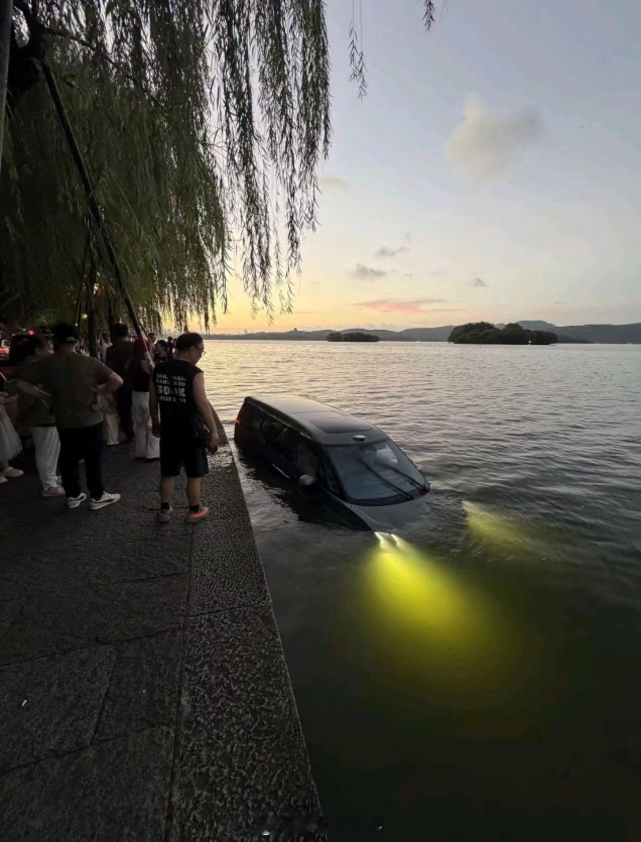 西湖里不能停车 