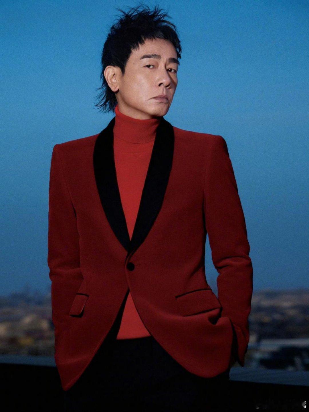 陈小春《生旦净末丑》巡回演唱会首站在上海举办，现场的上座率爆满，有网友不解的问，