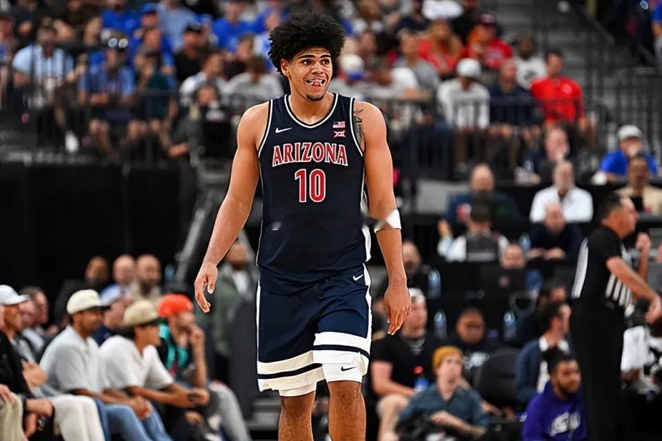 在今年的NBA选秀大会中，纽约尼克斯先是将手里的首轮第25号签交易到了达拉斯独行