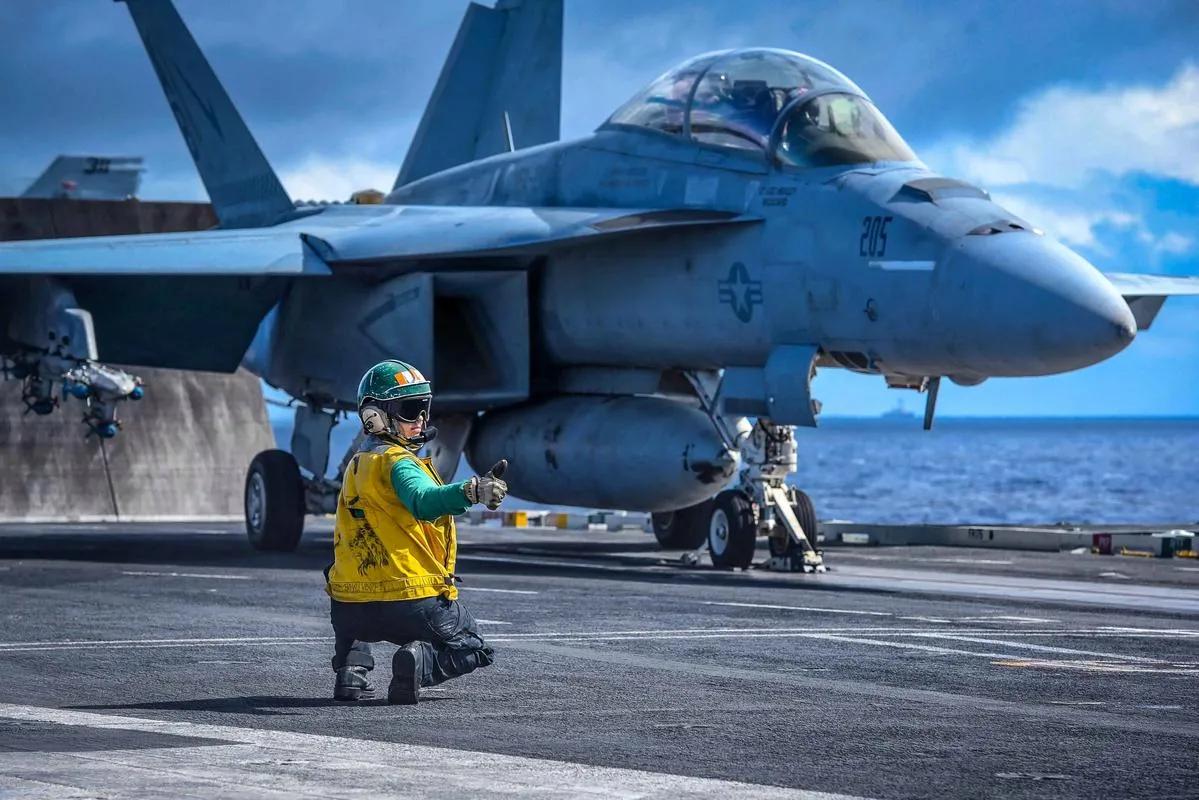 近日，美国航空联队指挥官约翰.加雷莫尔军事节目上表示，美国驻日本嘉手纳基地的第1