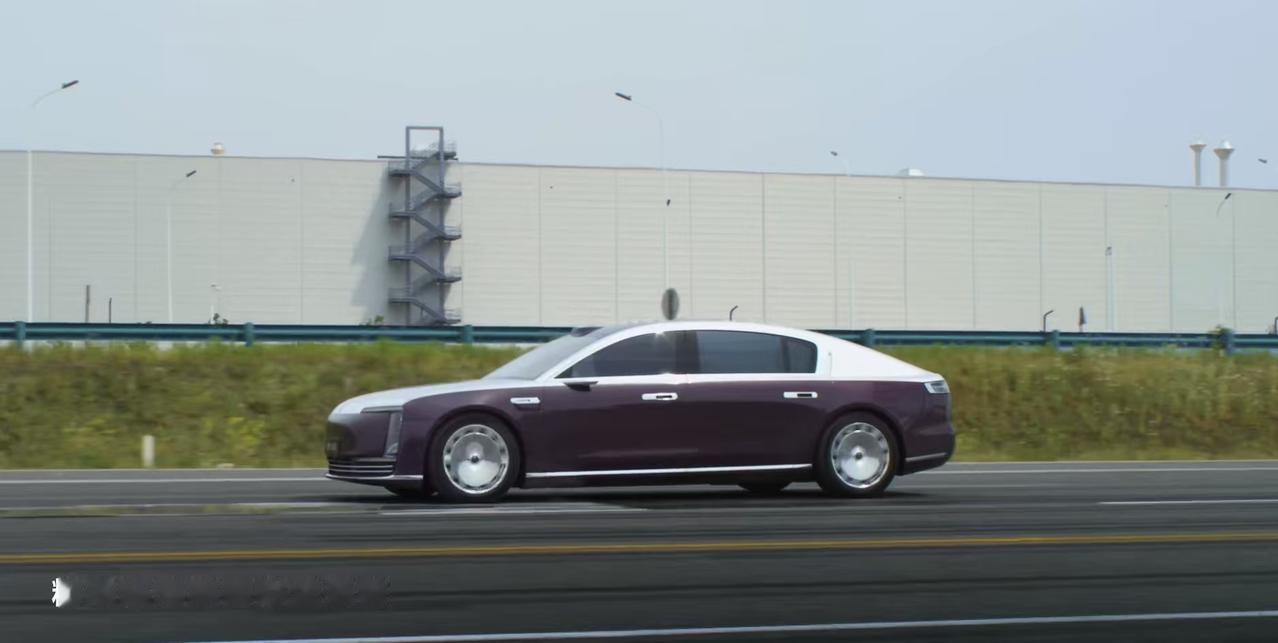 华为方面表示，其自动驾驶系统（ADS）的安全性已达到人类驾驶员的三倍以上，这主要