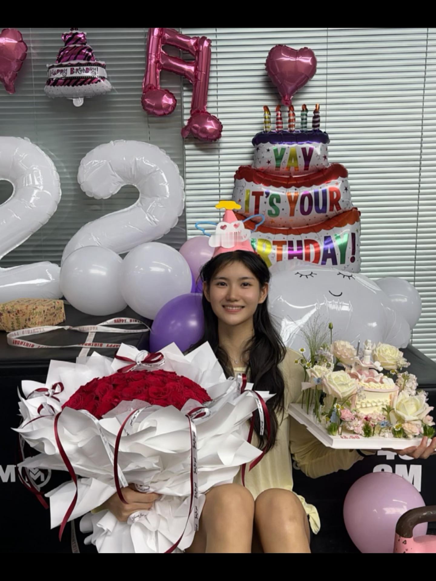 岁月如歌，今日是属于我的乐章。祝自己生日快乐，愿未来的日子里，笑容常伴左右，梦想