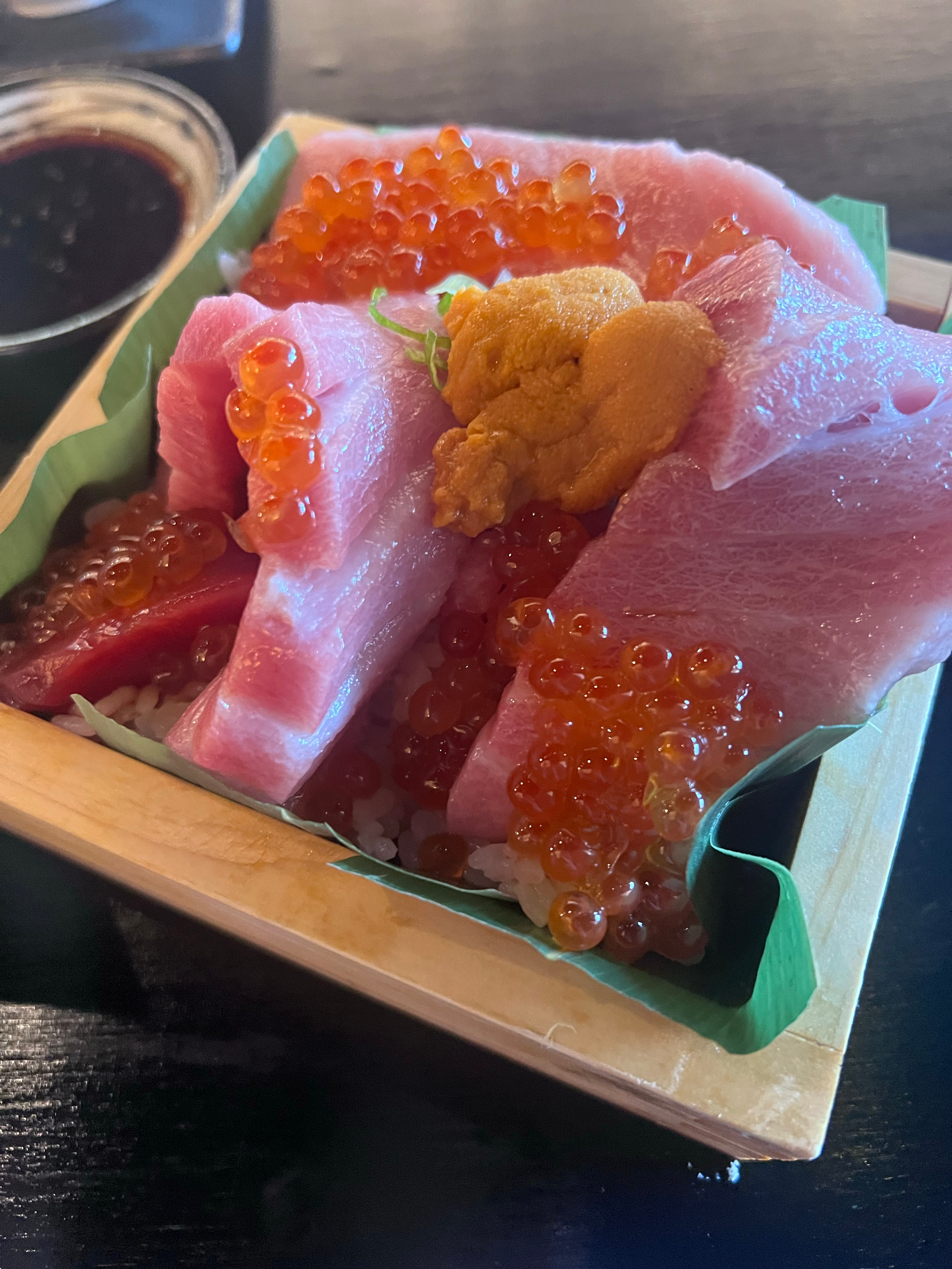 呜呜呜 半夜看dy很想念六月在vegas吃的金枪鱼盖饭 我真的好爱日料啊 最有食