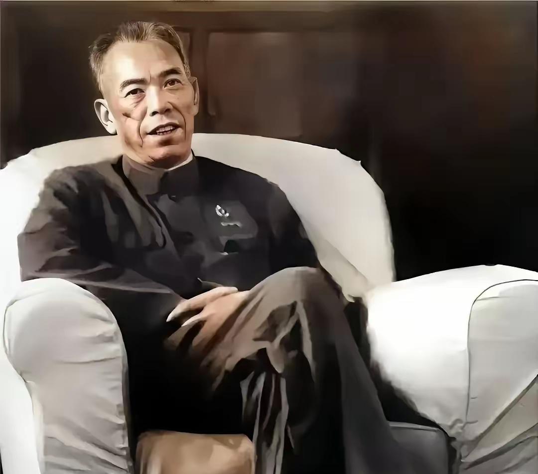 梁兴初这人，那叫一个仗义！1967年他到成都任军区司令员，一上任就去拜访老上司邓