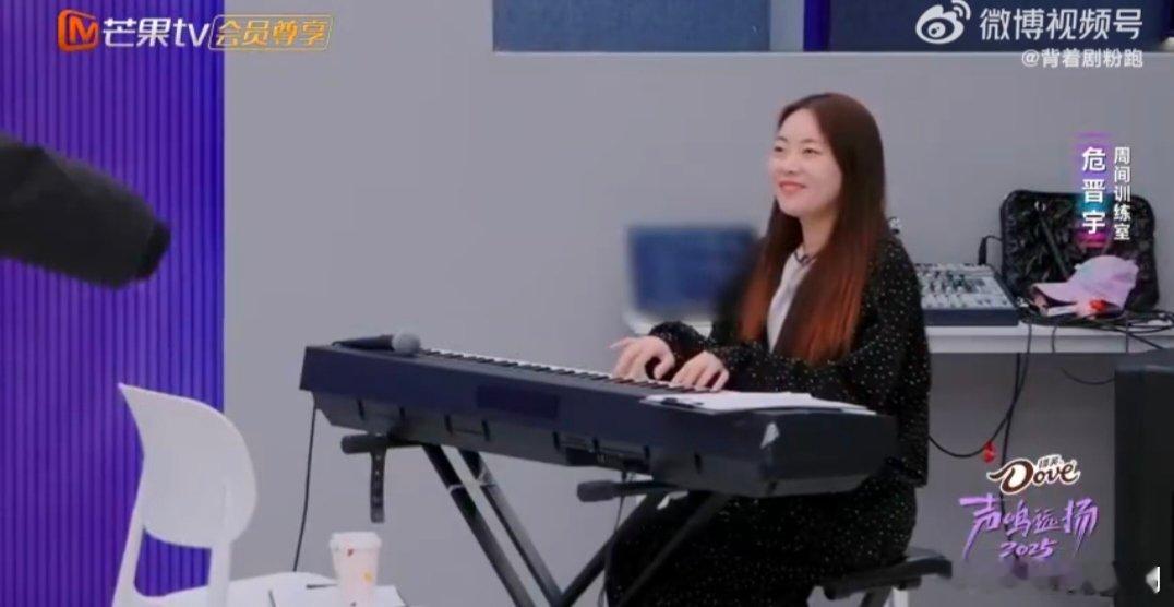 危晋宇全手动开嗓声鸣远扬 救命！危晋宇的开嗓是来搞笑的吧？老师指导“气落位置上”