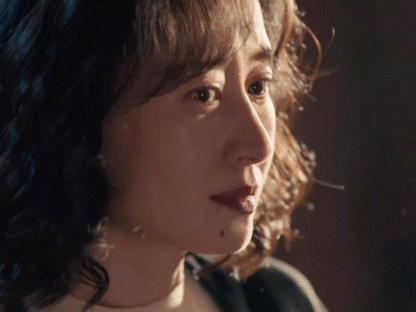 刘敏涛拍完30集被扶着走隐身的名字葛文君这个角色又偏执又让人心疼，恨不起来也原谅