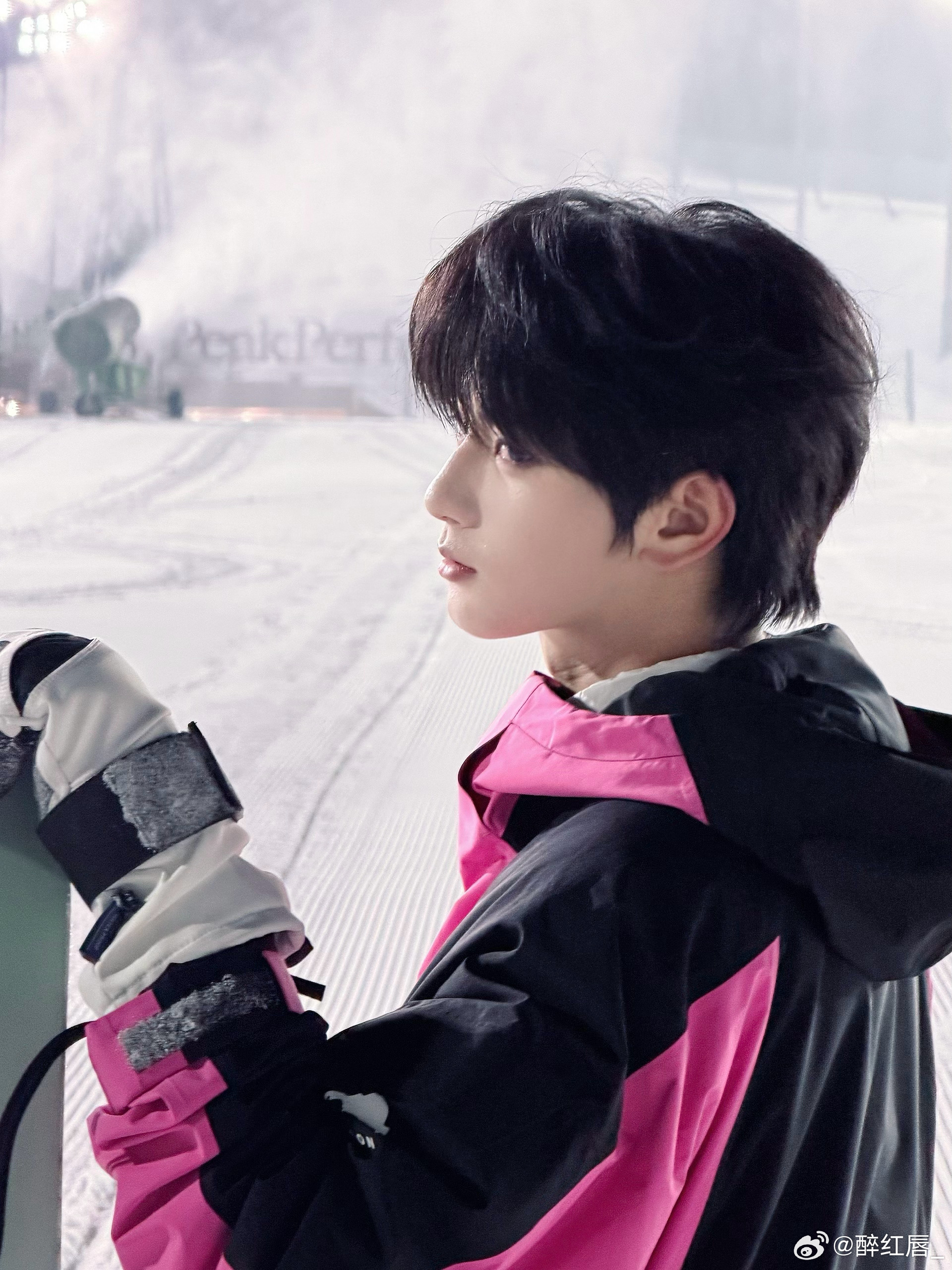 穆祉丞穆祉丞三永一从山城少年的初舞台到如今的万众瞩目，橙粉海为你而亮，小纸团永远