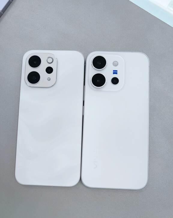 你选左边还是右边
vivo
vivoX300E